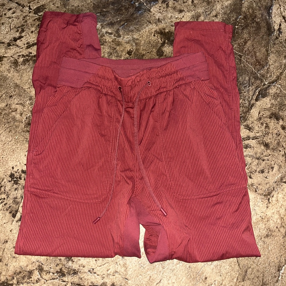 lululemon athletica maroon joggers